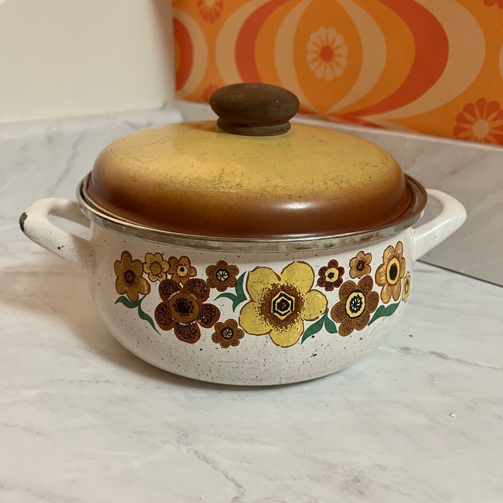 Cottage Vintage floral pot